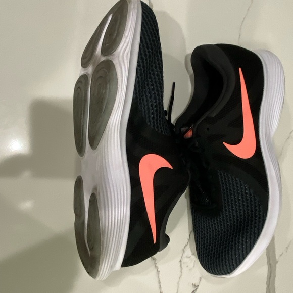 Nike Revolution women’s running shoes women’s size 12 - Picture 5 of 9